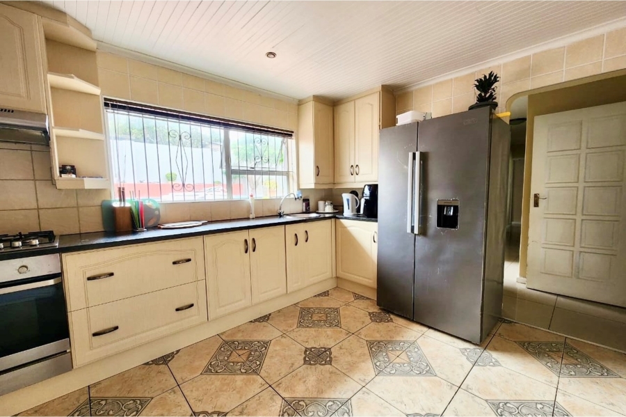 To Let 5 Bedroom Property for Rent in Perridgevale Eastern Cape